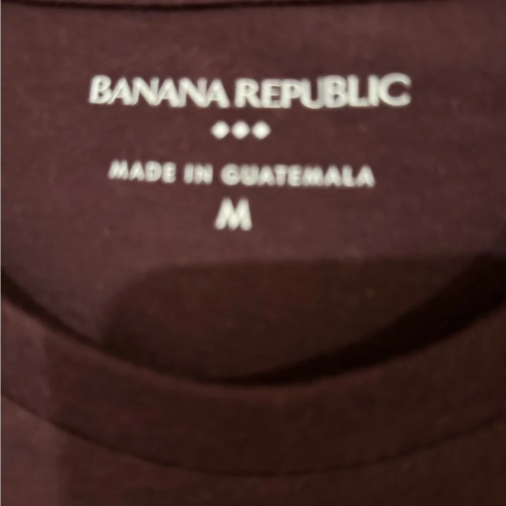 Banana Republic Maroon Shark Graphic Tee. Size Medium.
